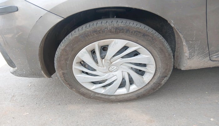 2021 Maruti Ertiga VXI SHVS, Petrol, Manual, 1,04,341 km, tyre