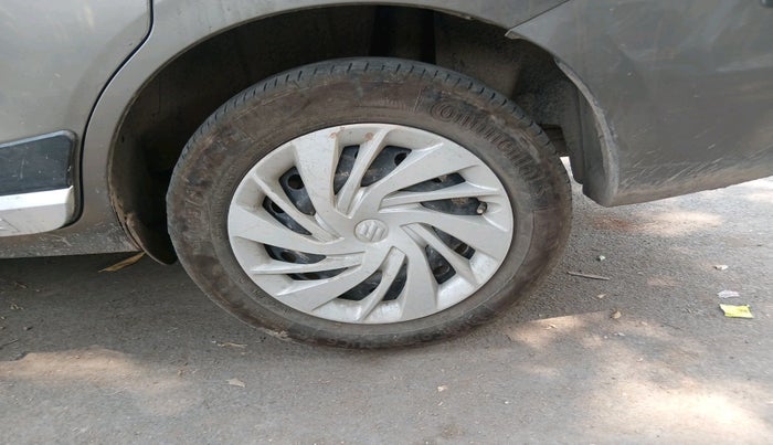 2021 Maruti Ertiga VXI SHVS, Petrol, Manual, 1,04,341 km, tyre