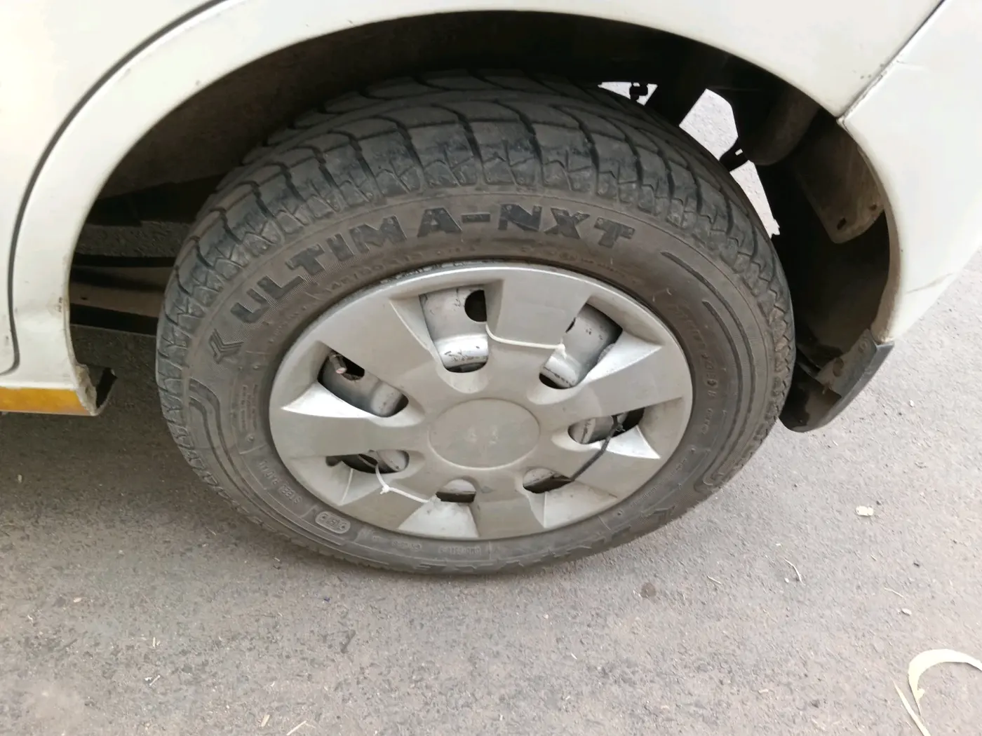 2016 Maruti Wagon R 1.0 LXI, CNG, Manual, 70,290 km, tyre