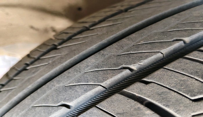 2013 Hyundai Santro Xing GLS PLUS AUDIO, Petrol, Manual, 1,65,663 km, tyre