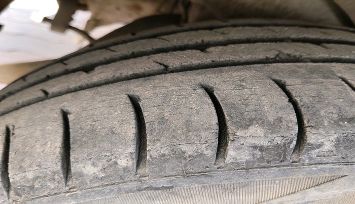 2013 Hyundai Santro Xing GLS PLUS AUDIO, Petrol, Manual, 1,65,663 km, tyre