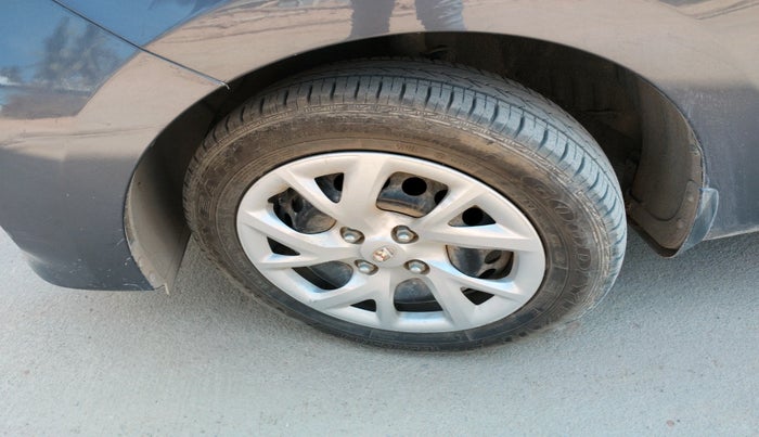 2017 Hyundai Grand i10 SPORTZ 1.2 KAPPA VTVT, Petrol, Manual, 8,052 km, tyre