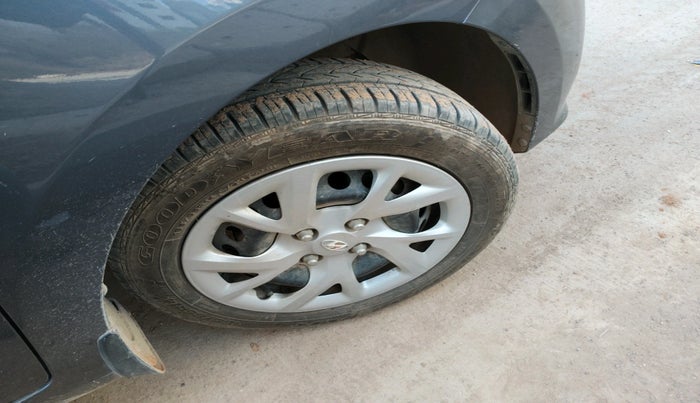 2017 Hyundai Grand i10 SPORTZ 1.2 KAPPA VTVT, Petrol, Manual, 8,052 km, tyre