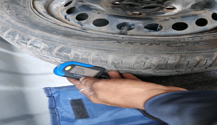 2017 Hyundai Xcent S 1.2, Petrol, Manual, 9,136 km, tyre