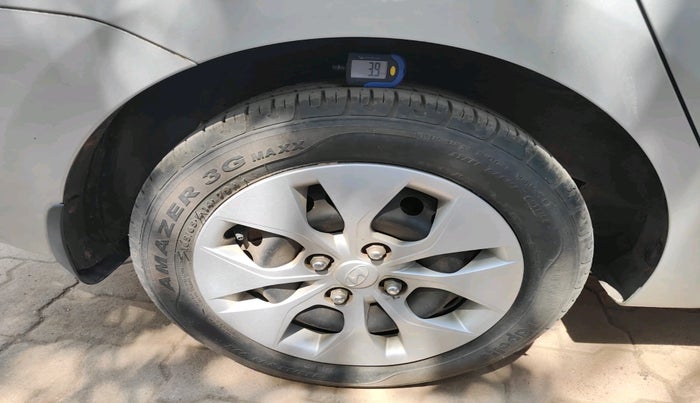 2017 Hyundai Xcent S 1.2, Petrol, Manual, 9,136 km, tyre