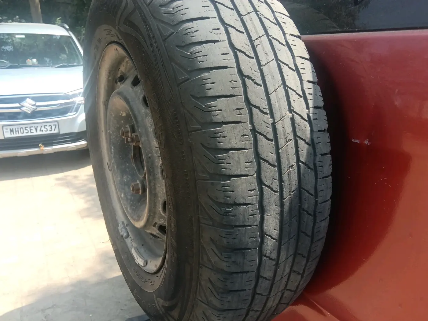 2016 Mahindra TUV300 T6, Diesel, Manual, 1,61,067 km, tyre