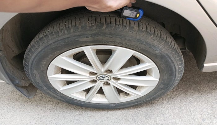 2016 Volkswagen Vento HIGHLINE 1.5 AT, Diesel, Automatic, 91,408 km, tyre