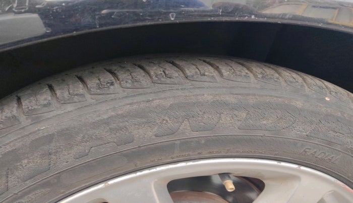 2007 Mercedes Benz C Class 200K AT, Petrol, Automatic, 69,072 km, tyre