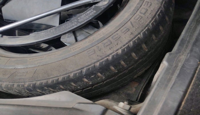 2007 Mercedes Benz C Class 200K AT, Petrol, Automatic, 69,072 km, tyre