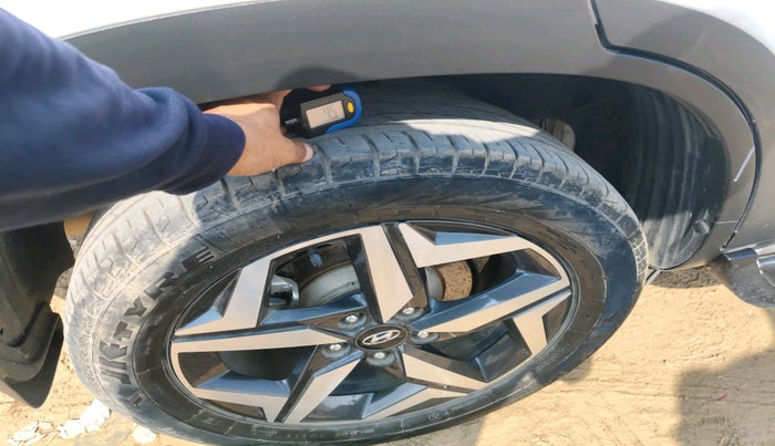 2023 Hyundai ALCAZAR PRESTIGE 1.5 TURBO PETROL MT 7STR, Petrol, Manual, 45,956 km, tyre