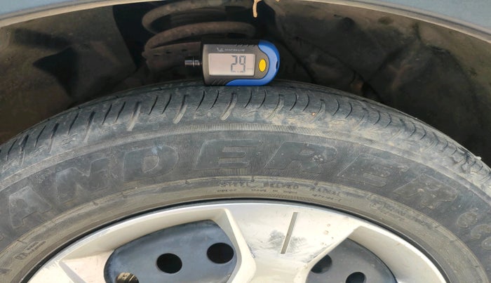 2022 Mahindra XUV300 W6 1.2 PETROL, Petrol, Manual, 69,606 km, tyre