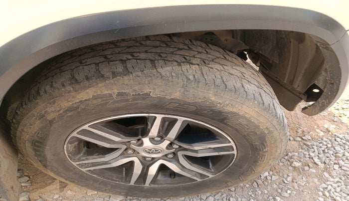 2017 Toyota Fortuner 2.8 4X2 MT, Diesel, Manual, 82,376 km, tyre