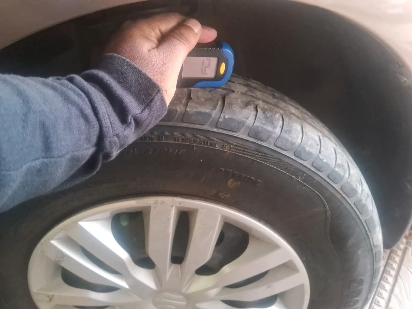 2018 Maruti Dzire VXI, Petrol, Manual, 49,822 km, tyre
