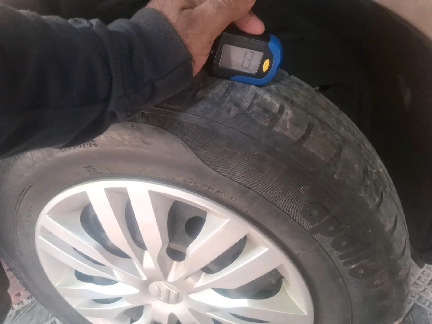 2018 Maruti Dzire VXI, Petrol, Manual, 49,822 km, tyre