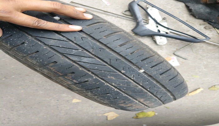 2012 Maruti Swift VXI, Petrol, Manual, 61,941 km, tyre