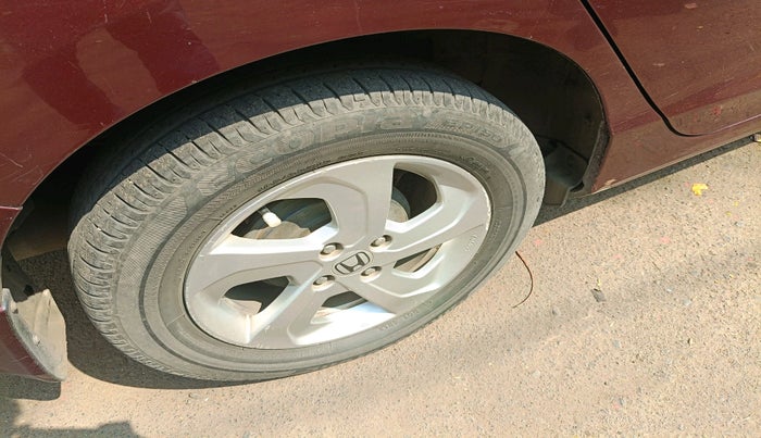 2015 Honda City 1.5L I-VTEC VX, Petrol, Manual, 1,65,249 km, tyre