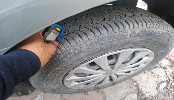 2012 Maruti Swift VXI, CNG, Manual, 80,000 km, tyre