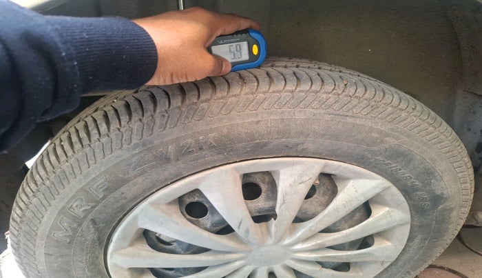 2012 Maruti Swift VXI, CNG, Manual, 80,000 km, tyre
