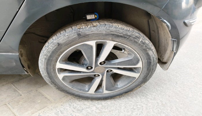 2020 Tata ALTROZ XZ PETROL, Petrol, Manual, 1,47,963 km, tyre