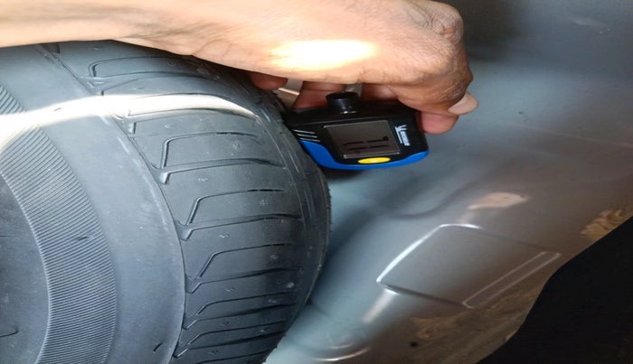 2025 Tata NEXON Pure Plus (S) 1.2 Petrol 6AMT, Petrol, Automatic, 817 km, tyre