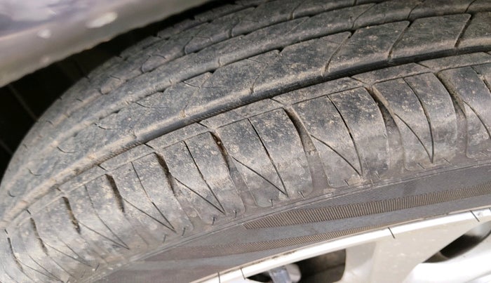 2016 Nissan Micra XV CVT, Petrol, Automatic, 70,000 km, tyre