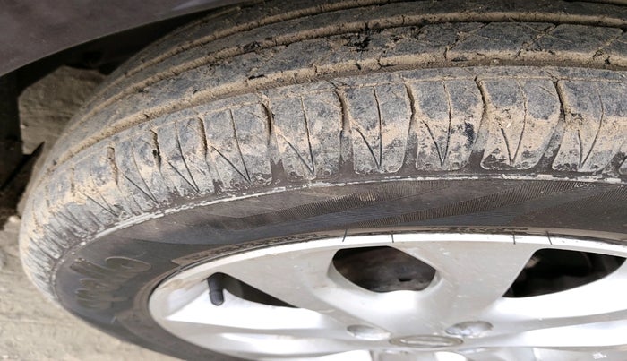 2016 Nissan Micra XV CVT, Petrol, Automatic, 70,000 km, tyre