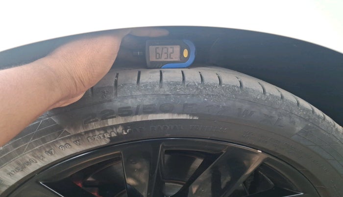 2016 Skoda Superb L&K 1.8 TSI AT, Petrol, Automatic, 66,747 km, tyre