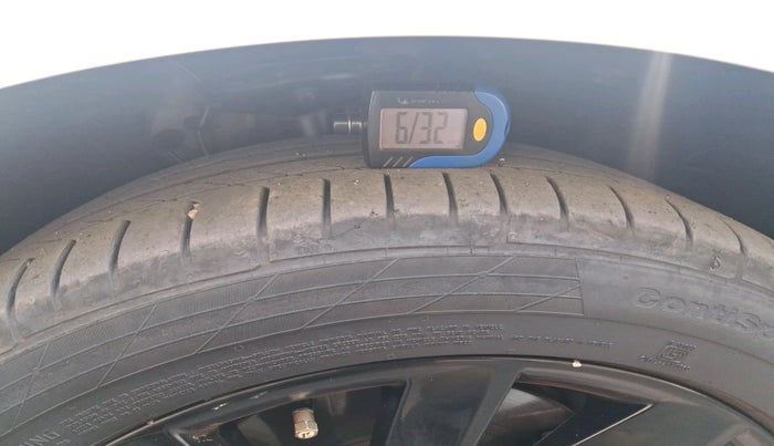 2016 Skoda Superb L&K 1.8 TSI AT, Petrol, Automatic, 66,747 km, tyre