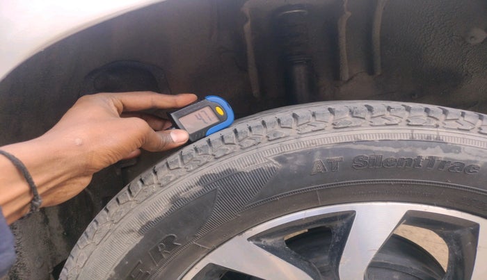 2016 Nissan Terrano XL D PLUS, Diesel, Manual, 1,42,913 km, tyre