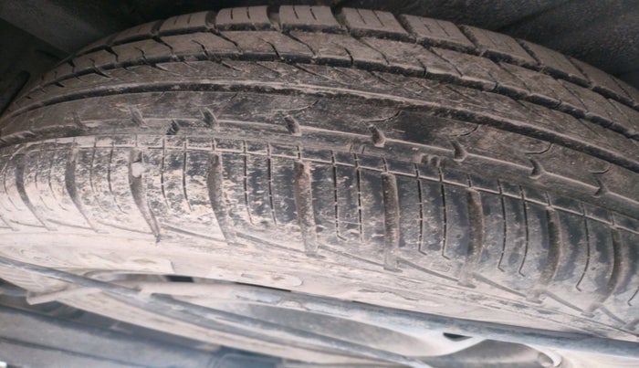 2016 Nissan Terrano XL D PLUS, Diesel, Manual, 1,42,913 km, tyre