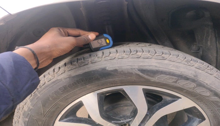 2016 Nissan Terrano XL D PLUS, Diesel, Manual, 1,42,913 km, tyre