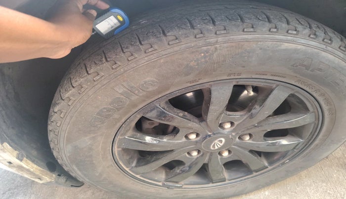 2016 Mahindra XUV500 W10, Diesel, Manual, 1,46,887 km, tyre