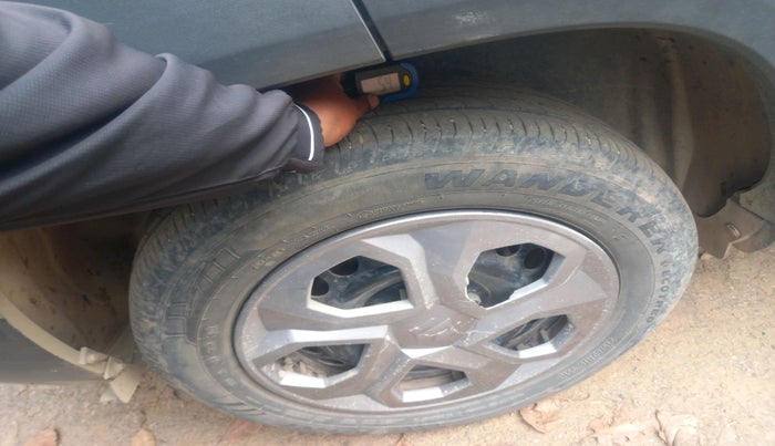 2023 Maruti BREZZA VXI SMART HYBRID, Petrol, Manual, 61,379 km, tyre