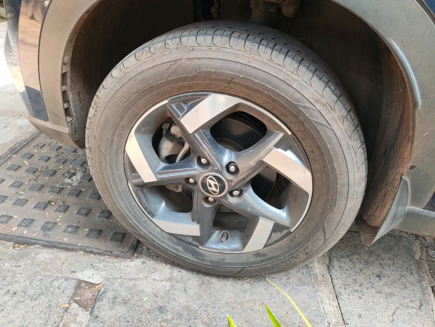 2019 Hyundai VENUE SX 1.0 (O) TURBO, Petrol, Manual, 68,061 km, tyre