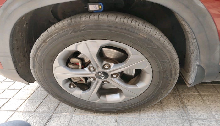 2020 KIA SELTOS HTK PLUS AT 1.5 DIESEL, Diesel, Automatic, 1,57,857 km, tyre