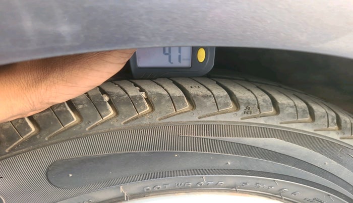 2012 Hyundai i10 SPORTZ 1.2, Petrol, Manual, 80,779 km, tyre