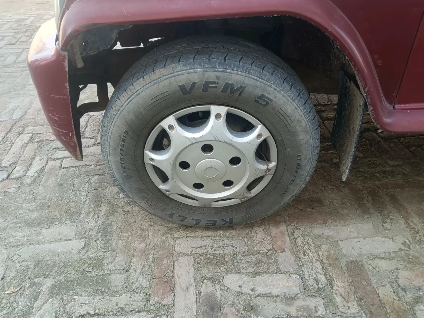 2012 Mahindra Bolero ZLX BS IV, Diesel, Manual, 1,63,000 km, tyre