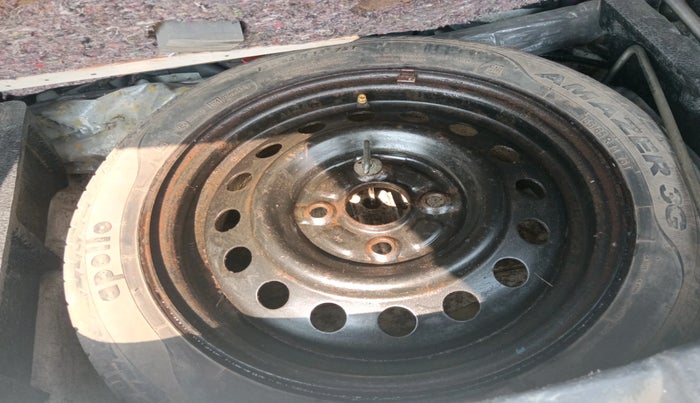 2011 Maruti Wagon R 1.0 VXI, Petrol, Manual, 80,106 km, tyre