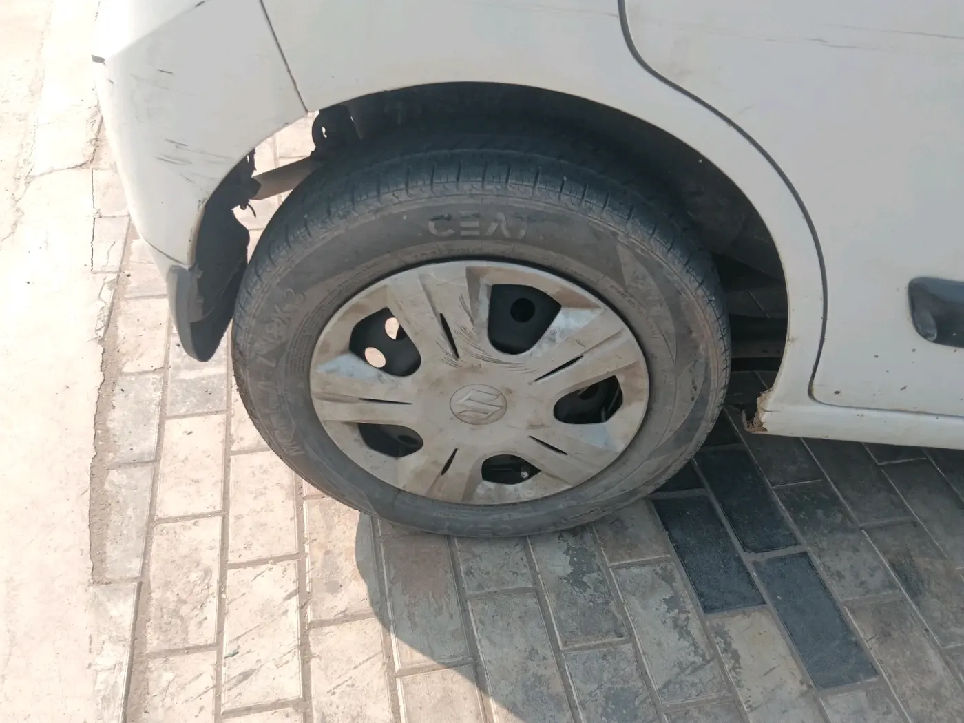 2011 Maruti Wagon R 1.0 VXI, Petrol, Manual, 80,106 km, tyre