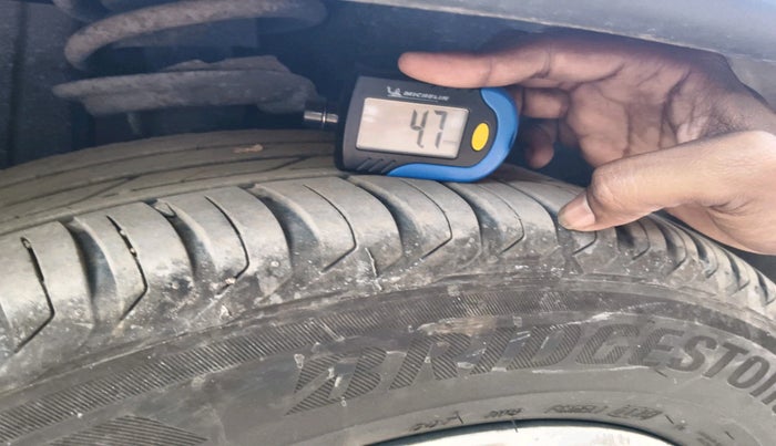 2017 Jeep Compass LIMITED 2.0 DIESEL, Diesel, Manual, 2,70,427 km, tyre