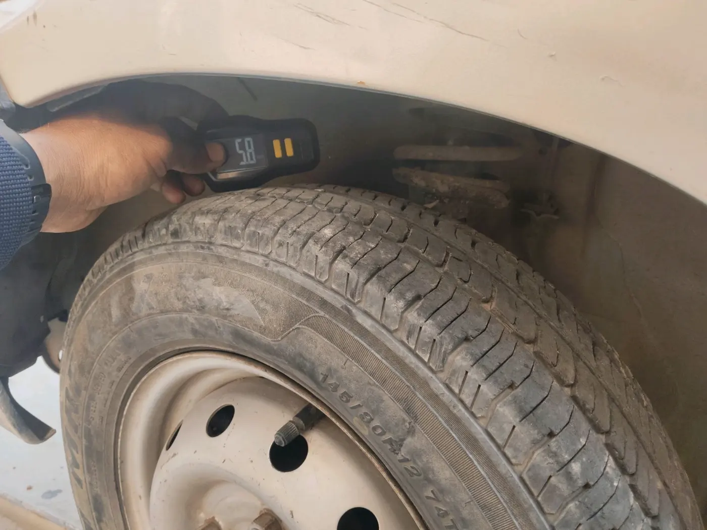 2011 Maruti Alto LXI, CNG, Manual, 1,20,653 km, tyre