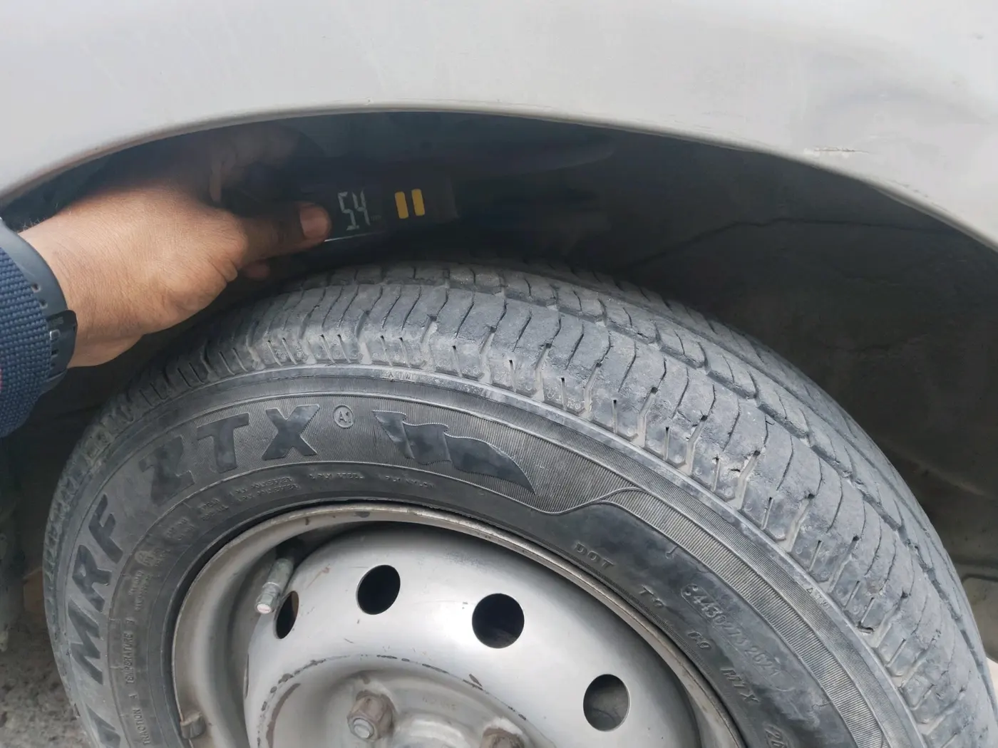 2011 Maruti Alto LXI, CNG, Manual, 1,20,653 km, tyre
