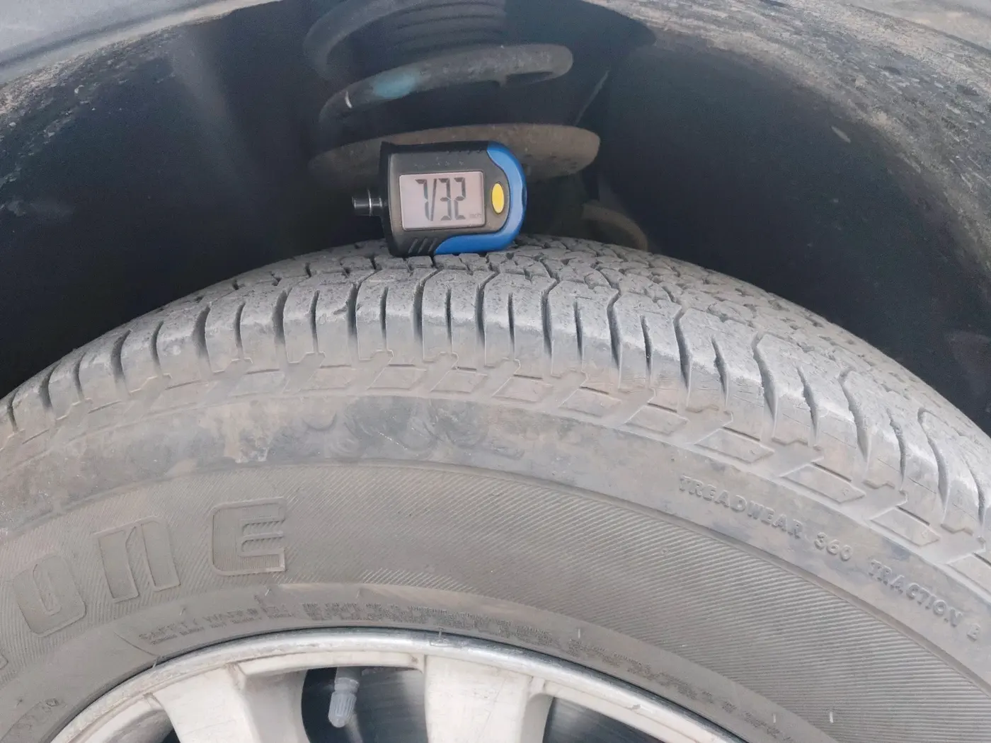2017 Mahindra XUV500 W10, Diesel, Manual, 1,96,050 km, tyre
