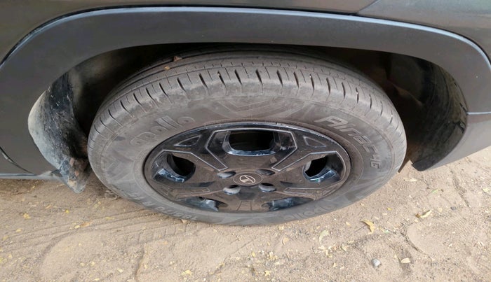 2024 Tata PUNCH ACCOMPLISHED SUNROOF MT, Petrol, Manual, 15,667 km, tyre