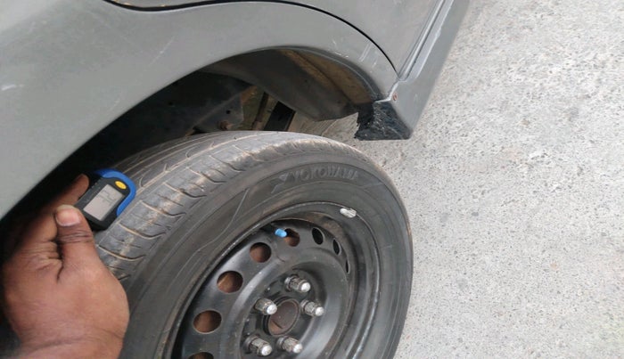 2012 Toyota Innova 2.5 GX 8 STR, Diesel, Manual, 2,17,721 km, tyre