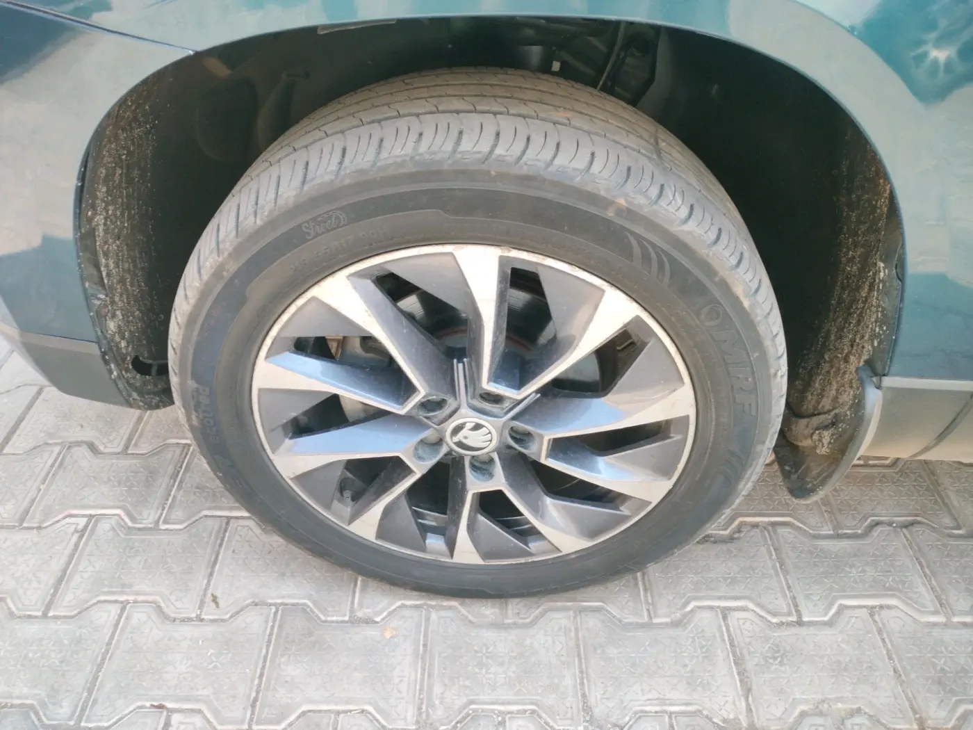 2020 Skoda Karoq STYLE 1.5 TSI AT, Petrol, Automatic, 42,127 km, tyre