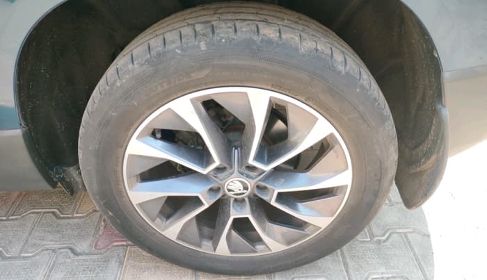 2020 Skoda Karoq STYLE 1.5 TSI AT, Petrol, Automatic, 42,127 km, tyre