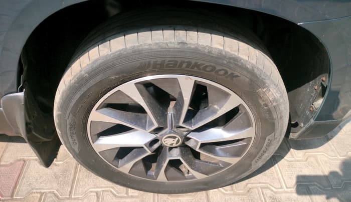 2020 Skoda Karoq STYLE 1.5 TSI AT, Petrol, Automatic, 42,127 km, tyre