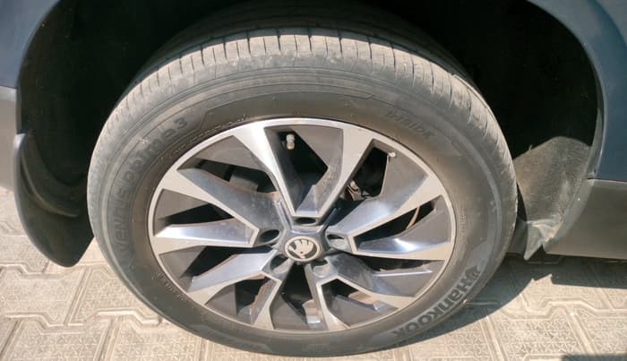 2020 Skoda Karoq STYLE 1.5 TSI AT, Petrol, Automatic, 42,127 km, tyre