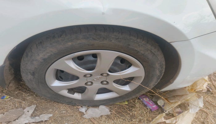 2011 Hyundai Verna FLUIDIC 1.6 CRDI EX, Diesel, Manual, 1,06,498 km, tyre